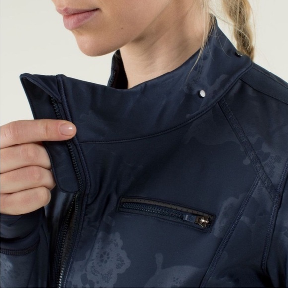 Women's LULULEMON KEEP IT UP JACKET LACEOFLAGE EMBOSSED INKWELL ACTIVE 12 HOODIE - Picture 3 of 17